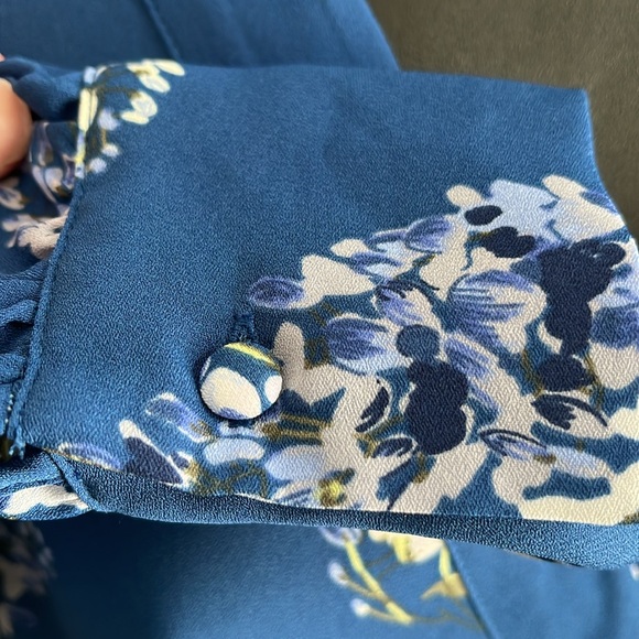 Vince Camuto wrap top - Picture 2 of 7